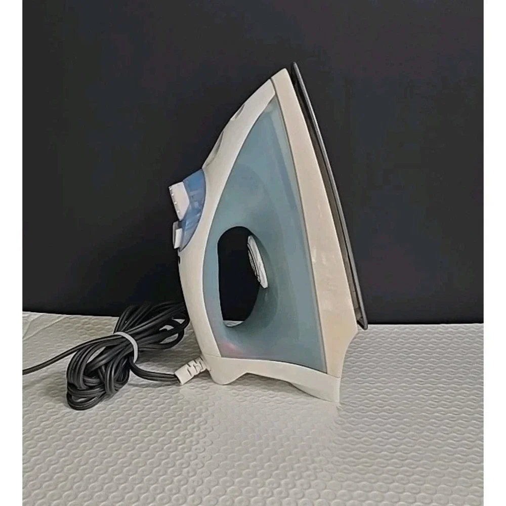 Black & Decker F210 SmartTemp Technology Nonstick Soleplate Iron